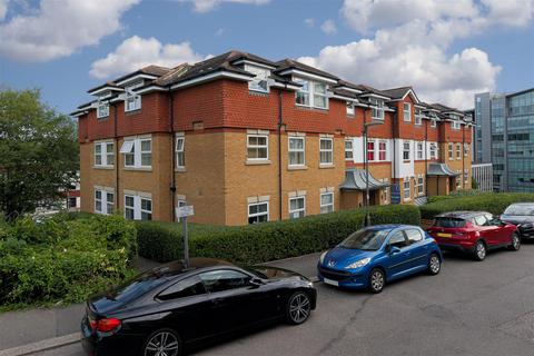 2 bedroom apartment to rent, Chapel Road, Redhill