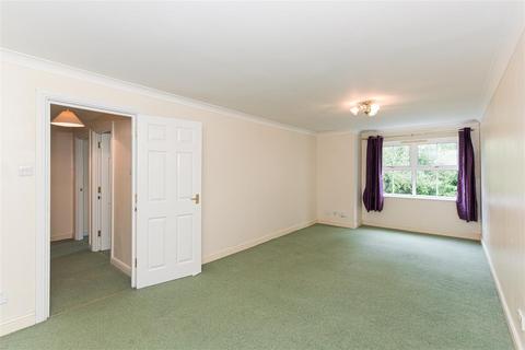 2 bedroom apartment to rent, Chapel Road, Redhill