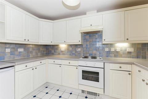 2 bedroom apartment to rent, Chapel Road, Redhill