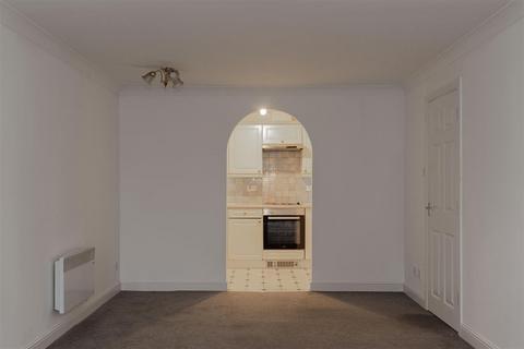 2 bedroom apartment to rent, Chapel Road, Redhill