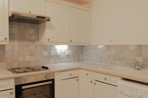 2 bedroom apartment to rent, Chapel Road, Redhill
