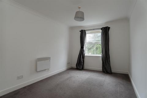 2 bedroom apartment to rent, Chapel Road, Redhill