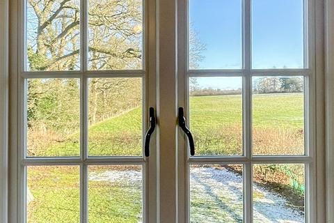 3 bedroom semi-detached house to rent, Guildford Road, Wotton