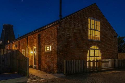 2 bedroom barn conversion for sale, Jersey Farm Close, Herne Bay