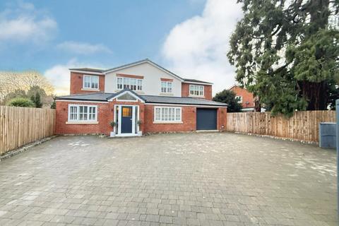 4 bedroom detached house for sale - Harlestone Road, Northampton NN5