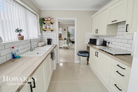 2 bedroom link detached house for sale, Westerley Way, Caister-on-Sea
