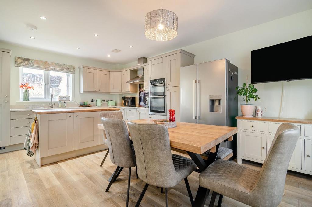 4 - kitchen diner.jpg