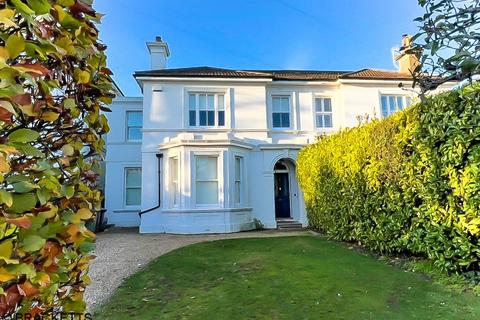 4 bedroom semi-detached house to rent, Queens Road, Tunbridge Wells, TN4