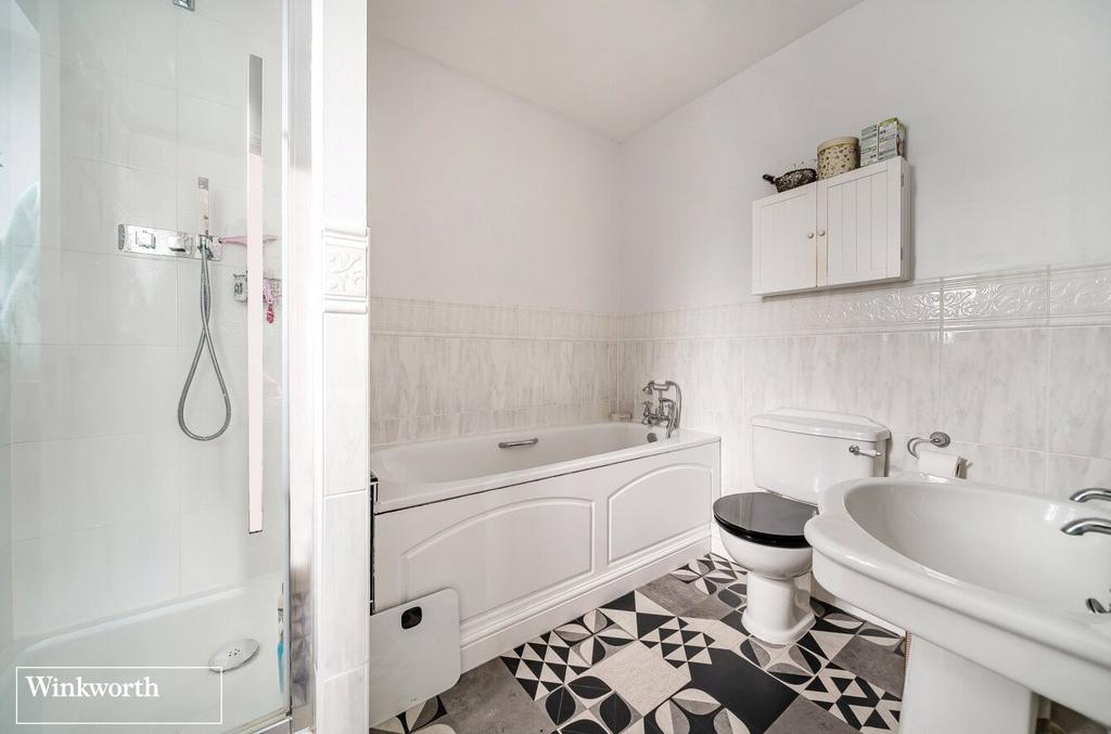 Ensuite To Bed One