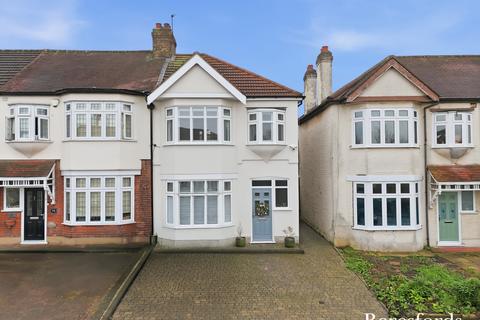 3 bedroom end of terrace house for sale, Carlton Road, Gidea Park, RM2
