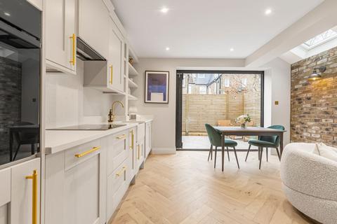 2 bedroom flat for sale, Ravensbury Road, Earlsfield, London, SW18