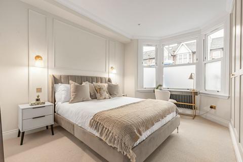 2 bedroom flat for sale, Ravensbury Road, Earlsfield, London, SW18