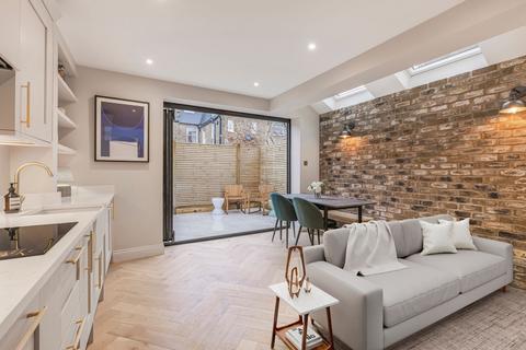 2 bedroom flat for sale, Ravensbury Road, Earlsfield, London, SW18