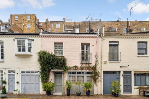3 bedroom terraced house for sale, Petersham Mews, London, SW7