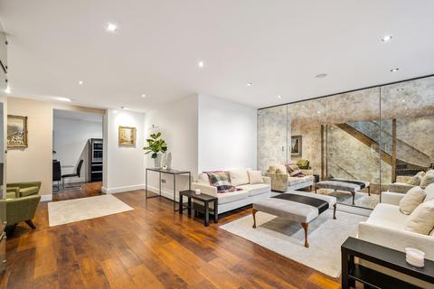 3 bedroom terraced house for sale, Petersham Mews, London, SW7