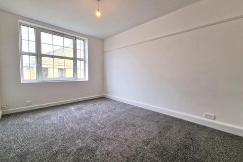 2 bedroom flat to rent, TRIUMPH COURT, LU1