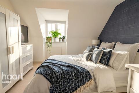 4 bedroom end of terrace house for sale, Flycatcher Road, Corby