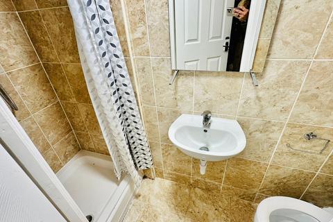 4 bedroom semi-detached house to rent, BEAUTIFUL 4 BED HOUSE | 3 TOILETS | AVAILABLE NOW , Loughton IG10