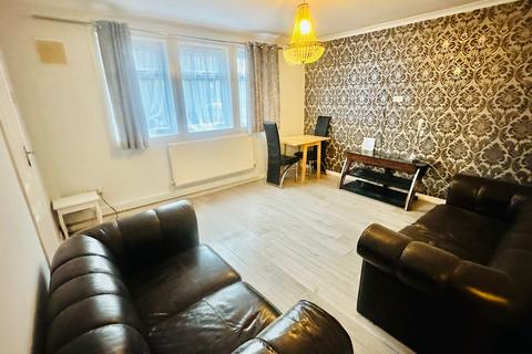 4 bedroom semi-detached house to rent, BEAUTIFUL 4 BED HOUSE | 3 TOILETS | AVAILABLE NOW , Loughton IG10