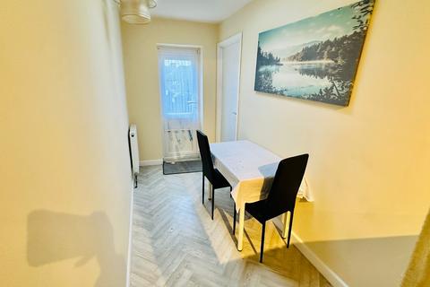 undefined, BEAUTIFUL 4 BED HOUSE | 3 TOILETS | AVAILABLE NOW , Loughton IG10