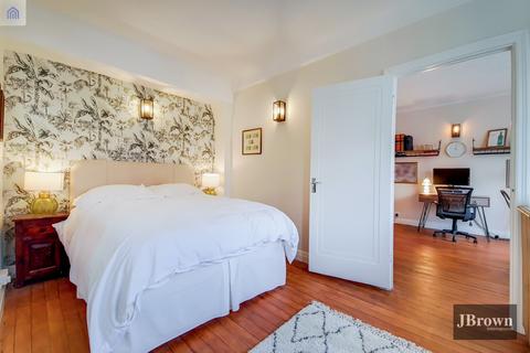 1 bedroom apartment for sale, Wavertree Court, Streatham Hill, London, SW2