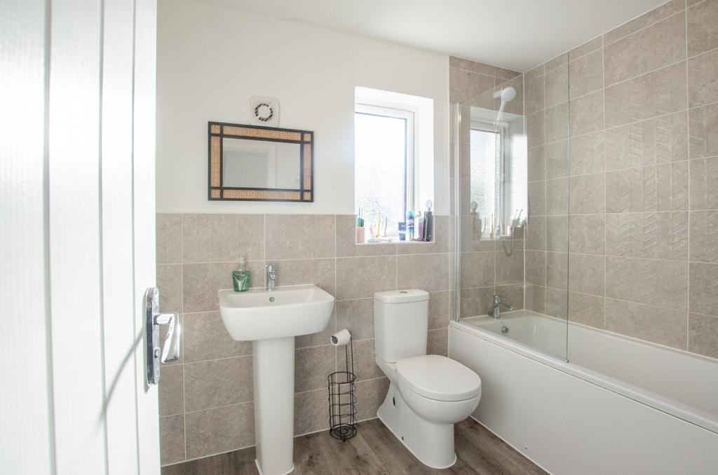 5 Malthouse Drive Bodmin 01208 74182-09