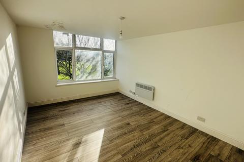 2 bedroom flat to rent, BEAUTIFUL 2 BED FLAT | AVAILABLE NOW  Chigwell Road, Woodford Green IG8