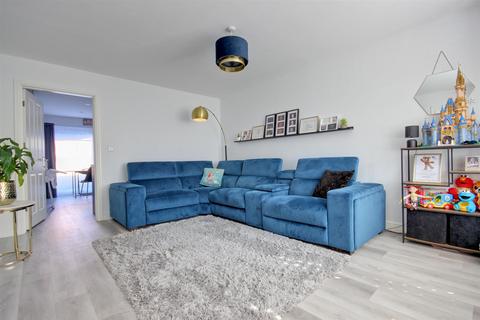 3 bedroom house to rent, Bluebell Drive, Leven, Beverley