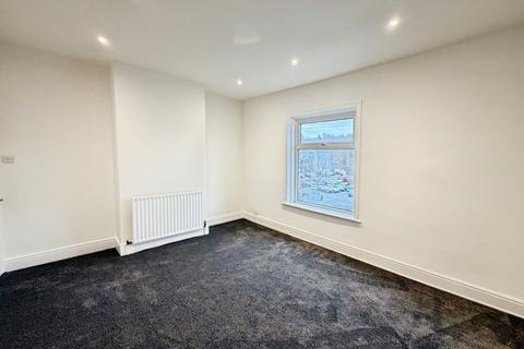 2 bedroom terraced house to rent, Bradford Road, West Yorkshire HD6