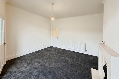 2 bedroom terraced house to rent, Bradford Road, West Yorkshire HD6