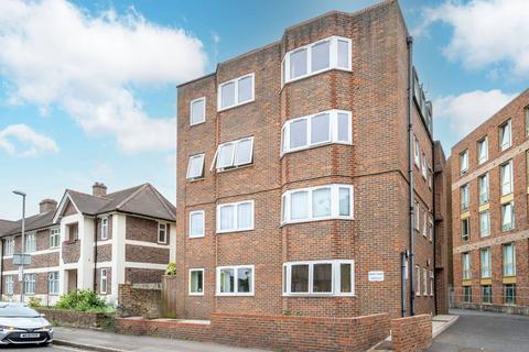 Priory court, Kingston, Kingston upon Thames, KT1
