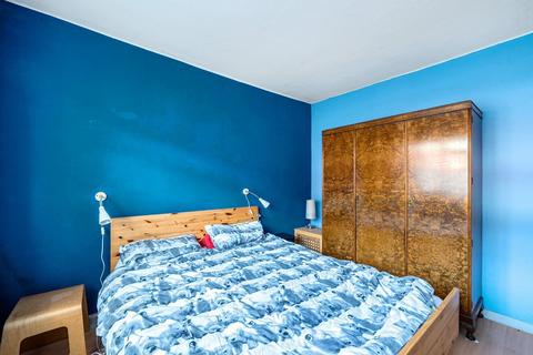 2 bedroom flat for sale, Avignon Road, Brockley, London, SE4