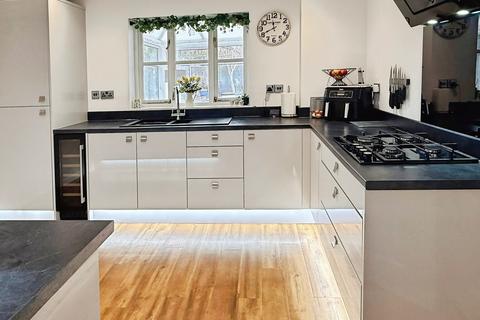 4 bedroom detached house for sale, Devonia Road, Oadby, LE2
