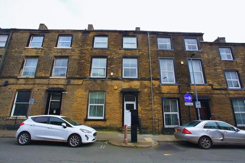1 bedroom in a house share to rent, 12 Lord Street, Halifax