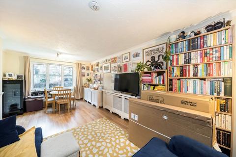 2 bedroom flat to rent, Goodwin Close, London SE16