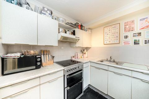 2 bedroom flat to rent, Goodwin Close, London SE16