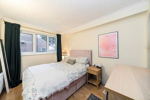2 bedroom flat to rent, Goodwin Close, London SE16