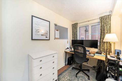 2 bedroom flat to rent, Goodwin Close, London SE16