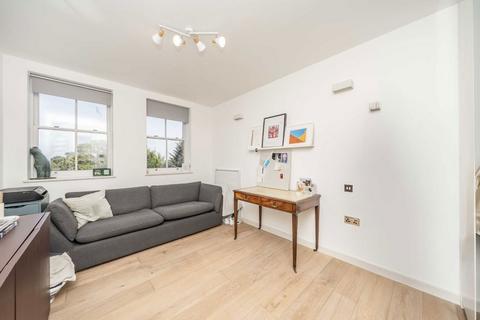 2 bedroom flat for sale, Archway Road, London N6