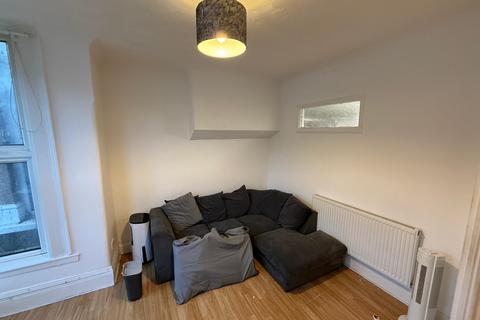 1 bedroom terraced house to rent, Valentines Road, Ilford, Essex, IG1