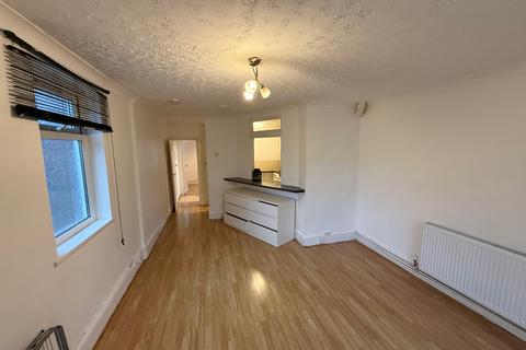 1 bedroom terraced house to rent, Valentines Road, Ilford, Essex, IG1