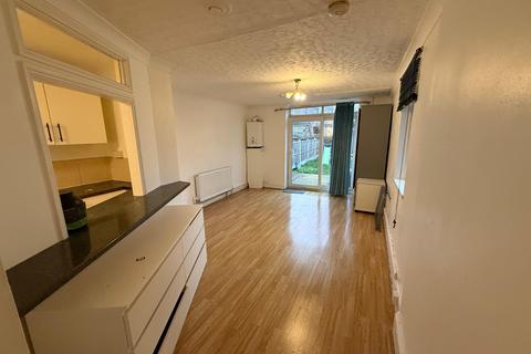 1 bedroom terraced house to rent, Valentines Road, Ilford, Essex, IG1