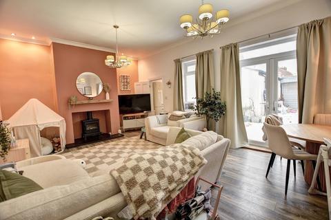 2 bedroom terraced bungalow for sale, Newbury Street, Fulwell