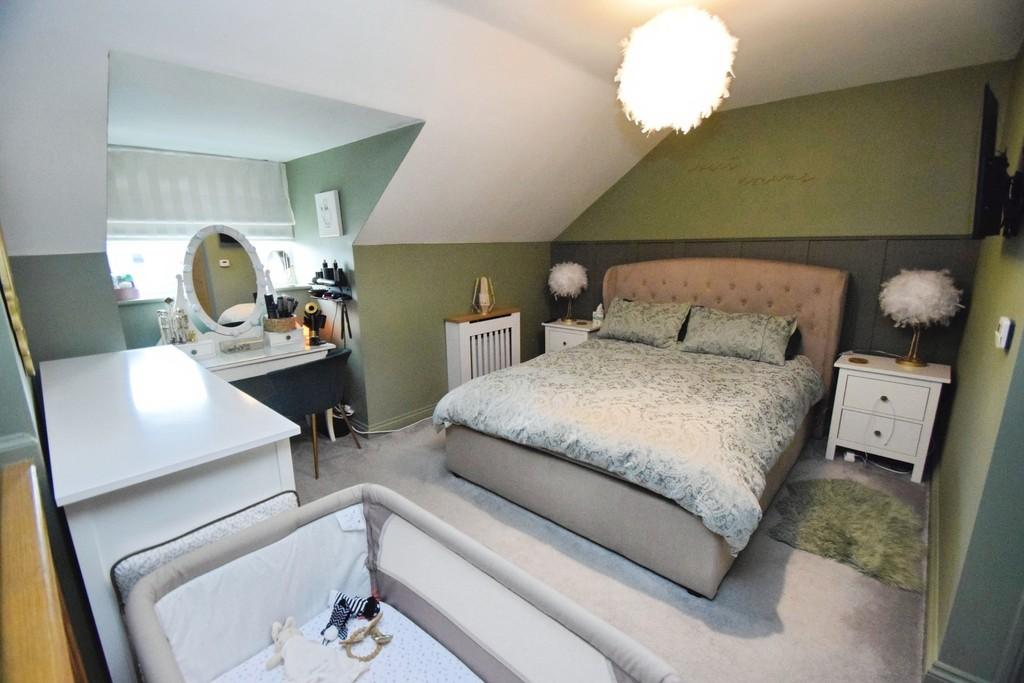 5236d61f-Bedroom 201