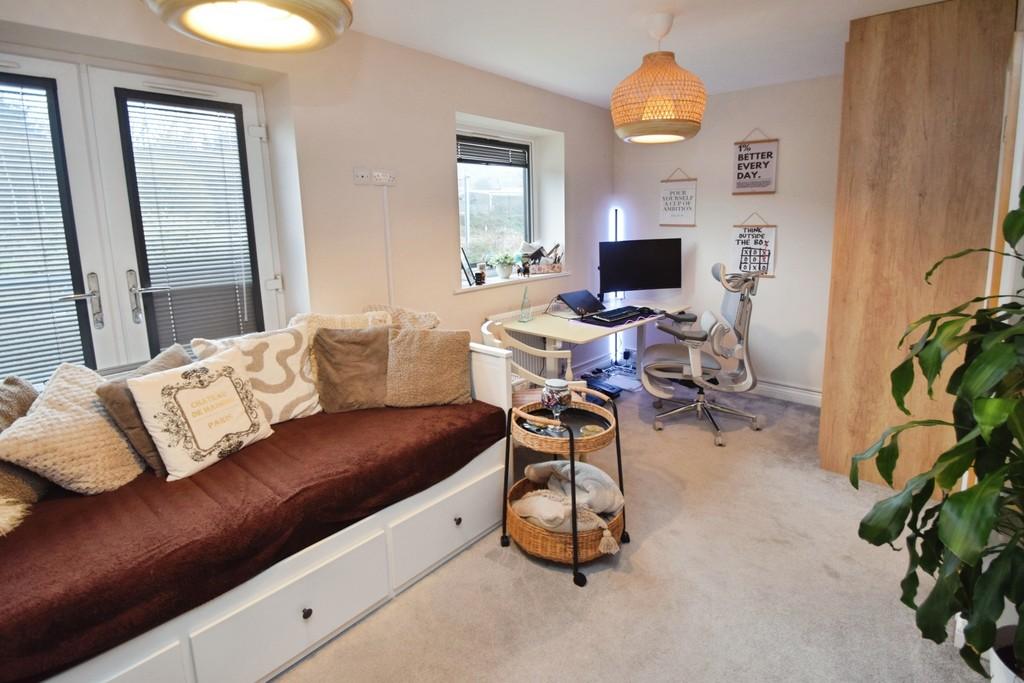 70b1e0fa-Bedroom 204