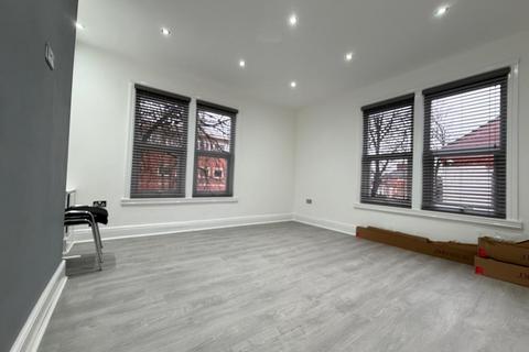 1 bedroom in a house share to rent, Room 3 , 1 Luther Street