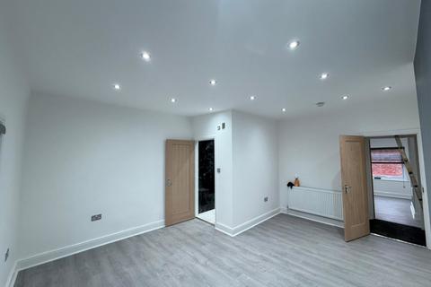 1 bedroom in a house share to rent, Room 1 , 1 Luther Street