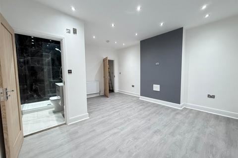 1 bedroom in a house share to rent, Room 1 , 1 Luther Street