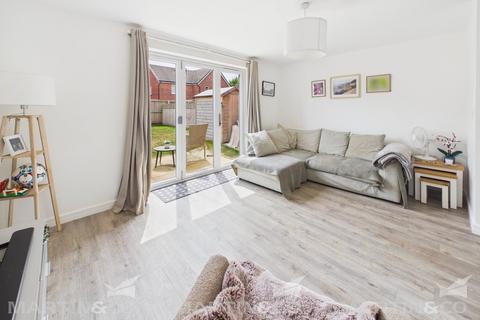 3 bedroom semi-detached house for sale, Shield Close , Hatfield