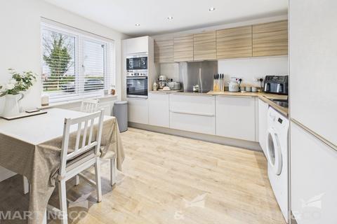 3 bedroom semi-detached house for sale, Shield Close , Hatfield